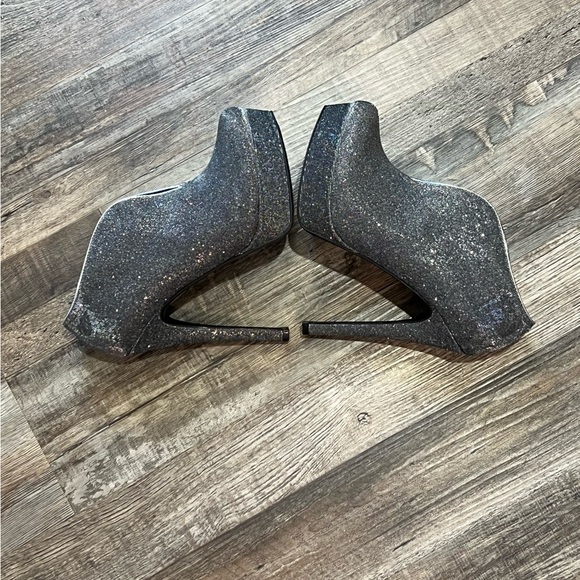 Chinese Laundry Glittery Silver Platform High Heel Ankle Boots / Size: 9 - Picture 4 of 6